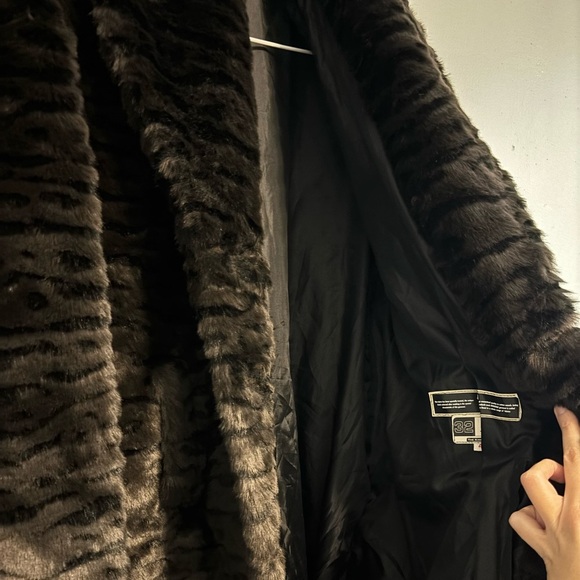 ISO Vintage Brown Faux Fur Animal Print (Tiger) Midi Coat - Size 40 (Large) - Picture 10 of 14